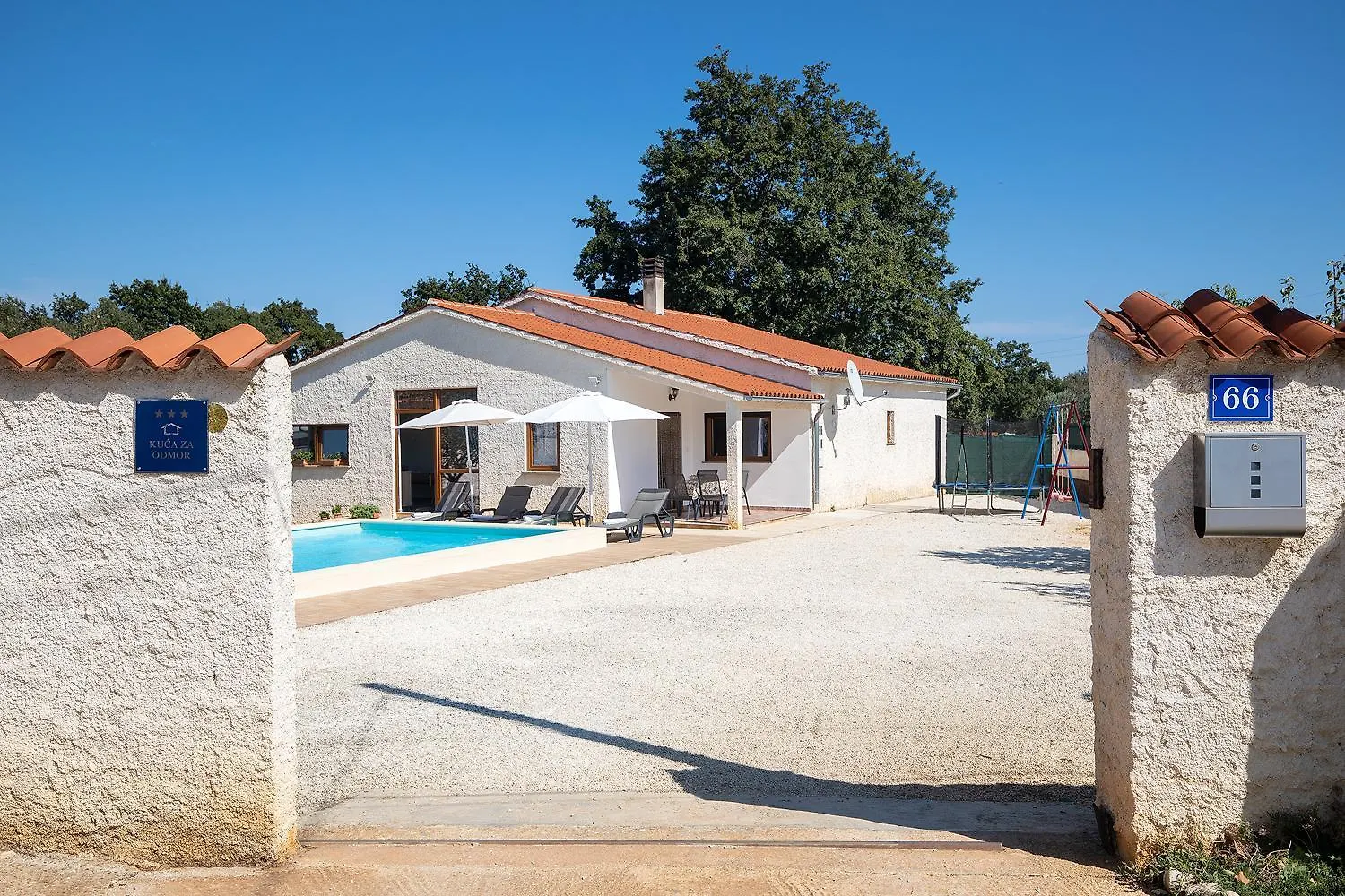 Kuzinici Villa Divsici