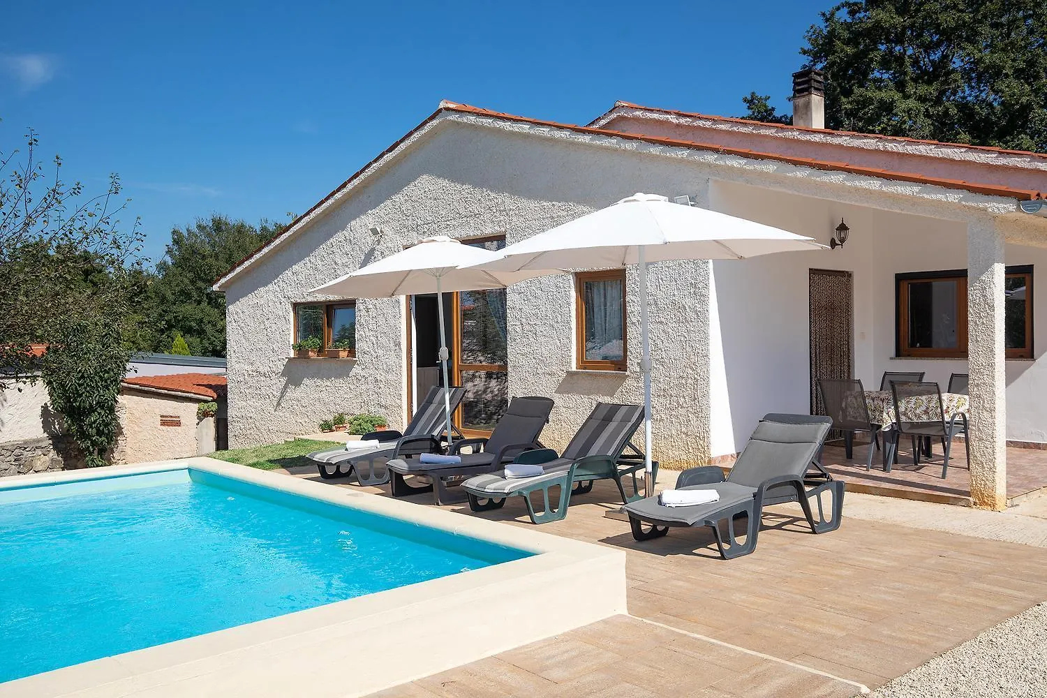 Kuzinici Villa Divsici
